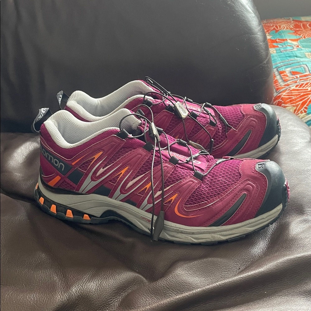SALOMON XA PRO 3D trail running / hiking shoe